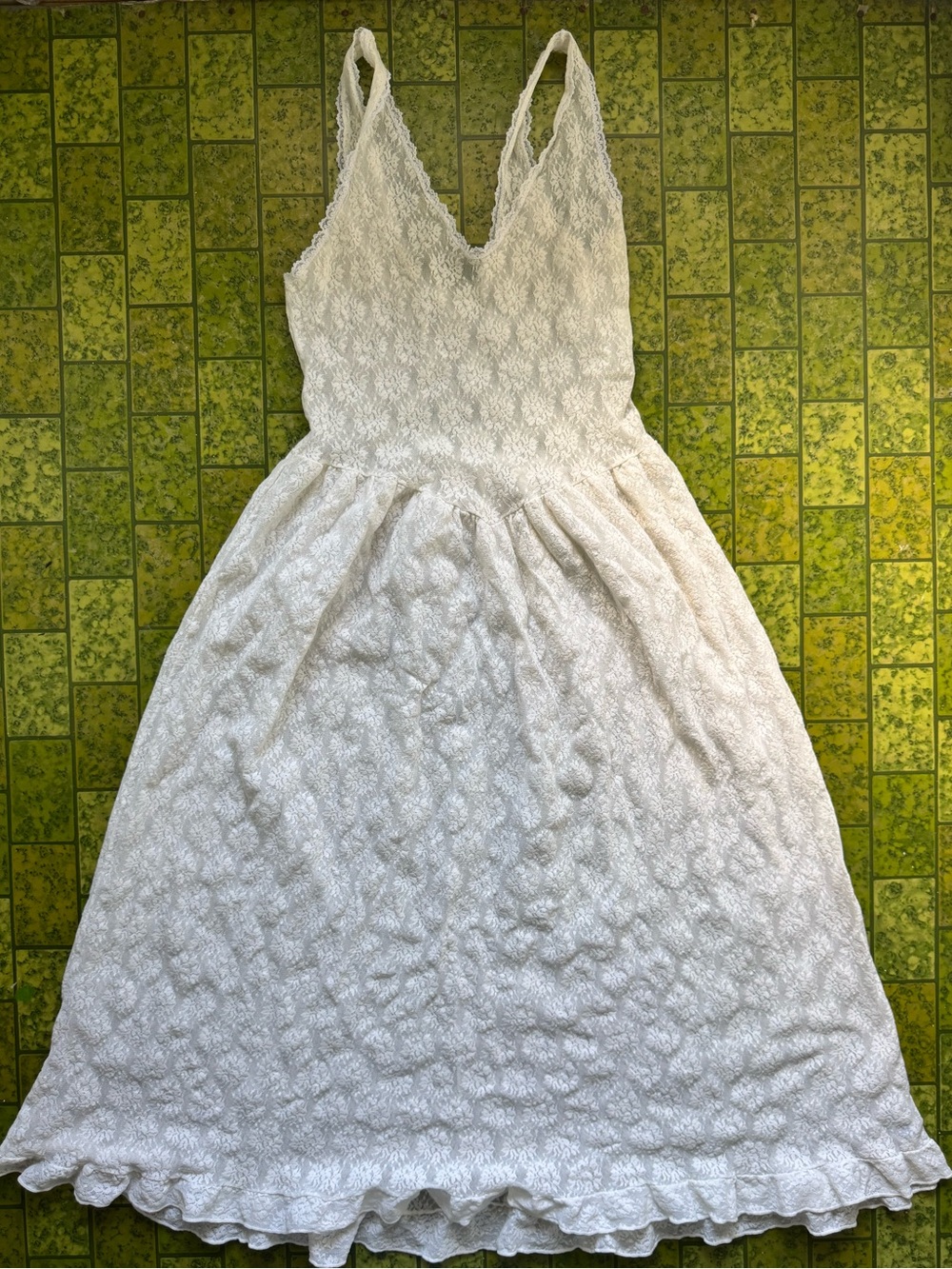 Vintage 70s Maidenform White Lace V-Neck Lace Sheer Slip
